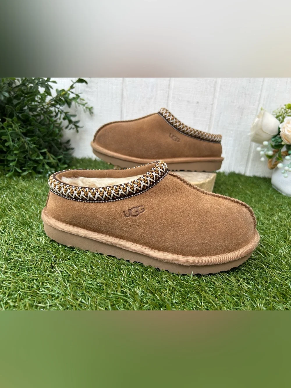UGG details our